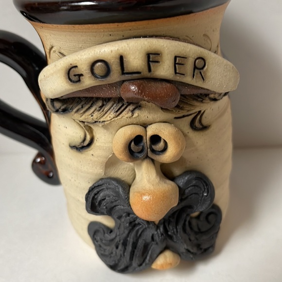 Hand crafted pottery face mug “golfer” signed by artist - Picture 5 of 7